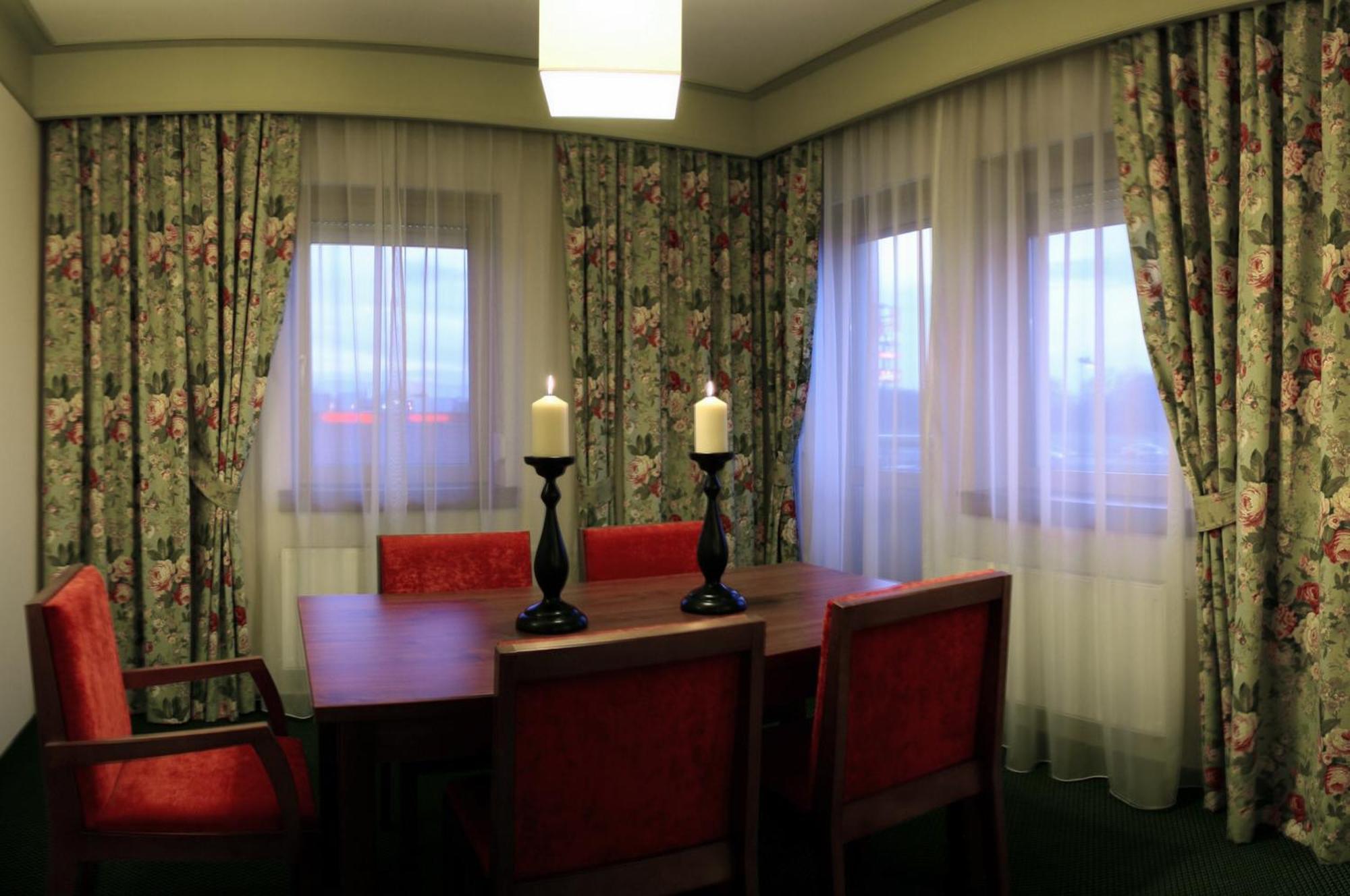 Ahotel Czechowice-Dziedzice Bagian luar foto