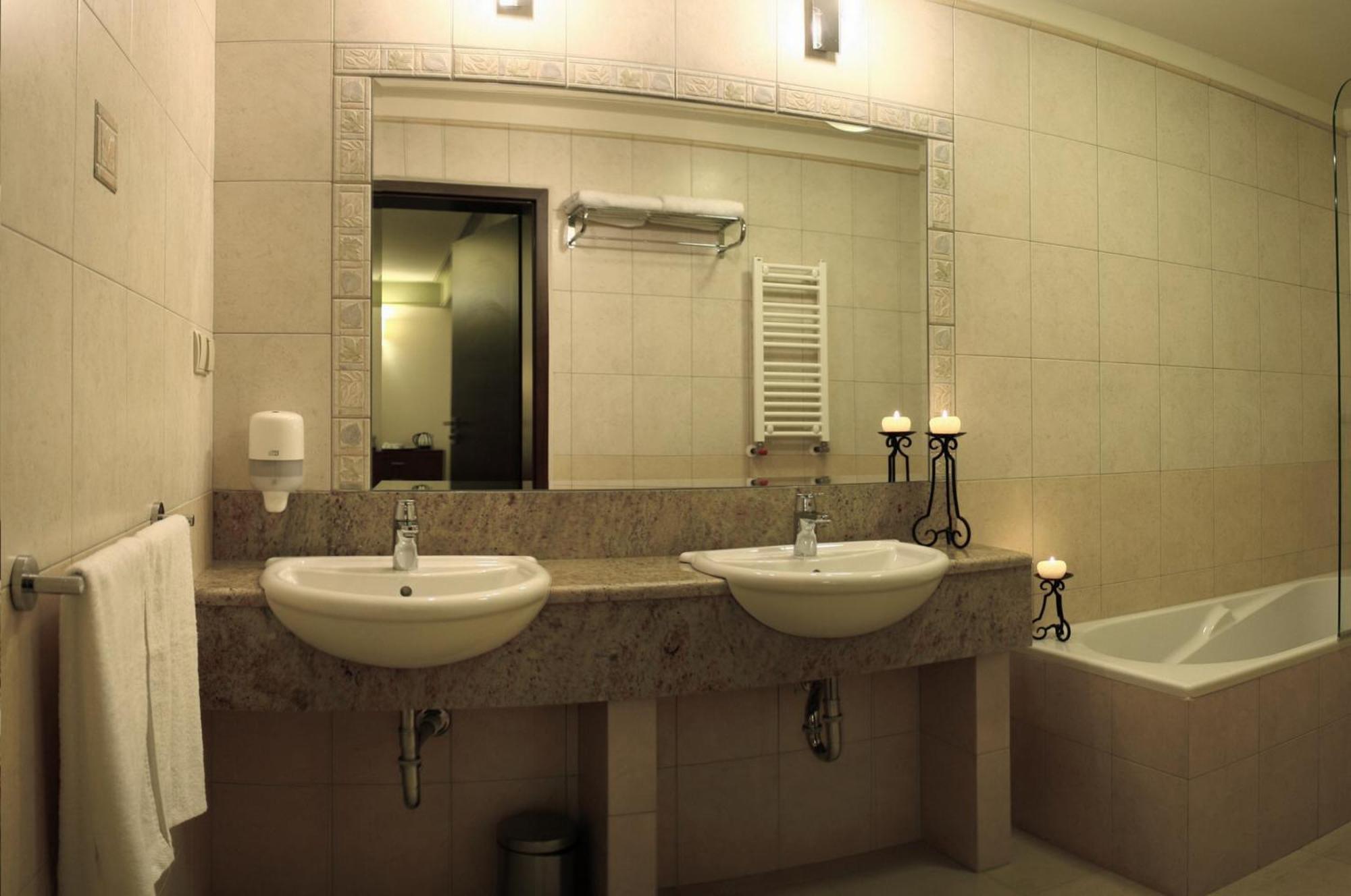 Ahotel Czechowice-Dziedzice Bagian luar foto