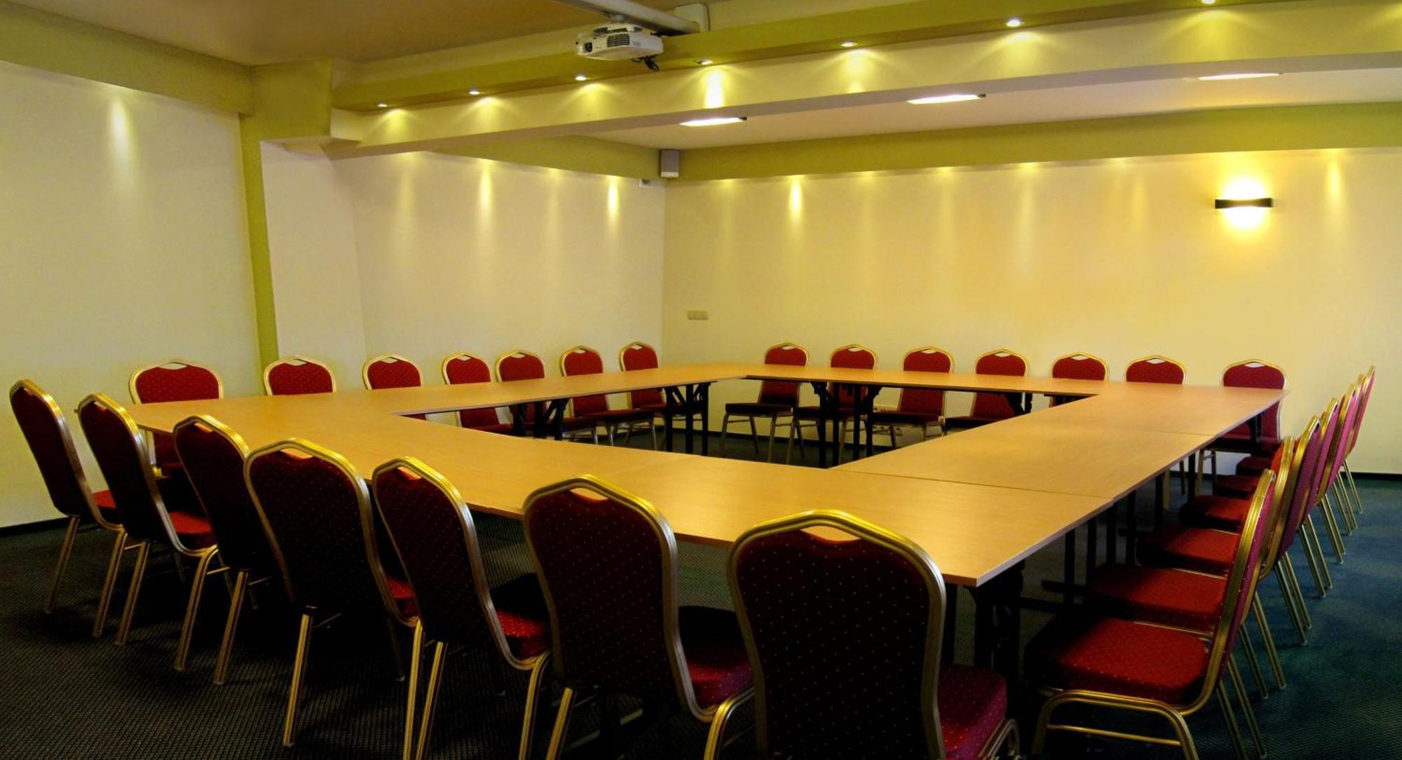 Ahotel Czechowice-Dziedzice Bagian luar foto