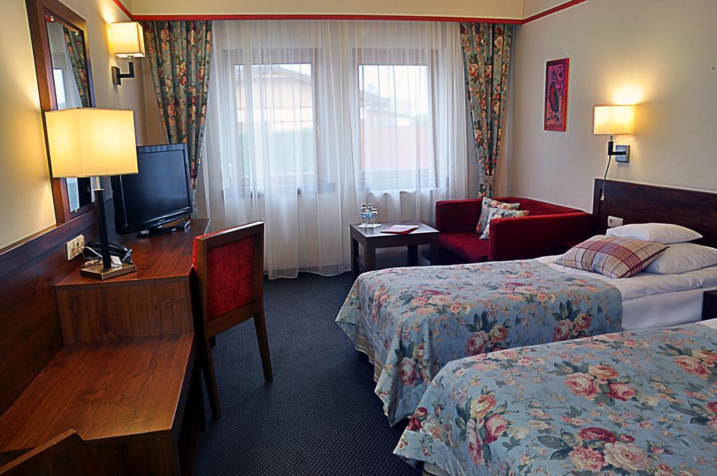Ahotel Czechowice-Dziedzice Ruang foto