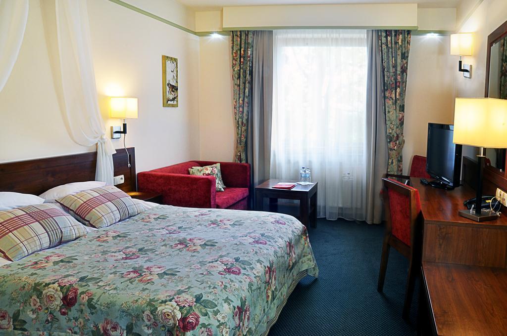 Ahotel Czechowice-Dziedzice Ruang foto