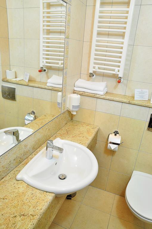 Ahotel Czechowice-Dziedzice Ruang foto