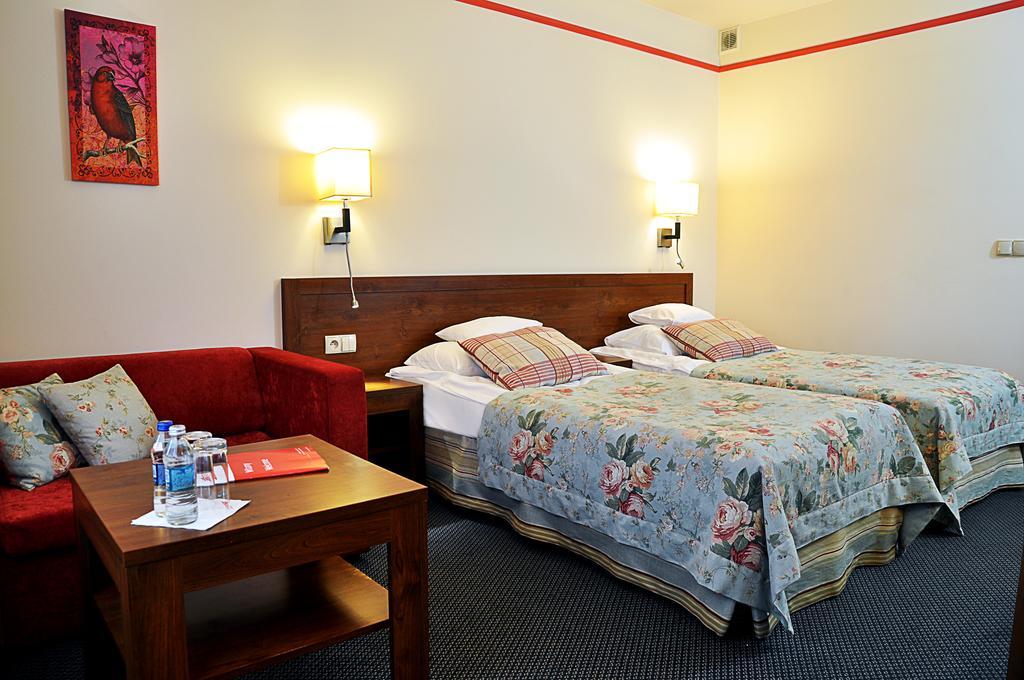 Ahotel Czechowice-Dziedzice Ruang foto