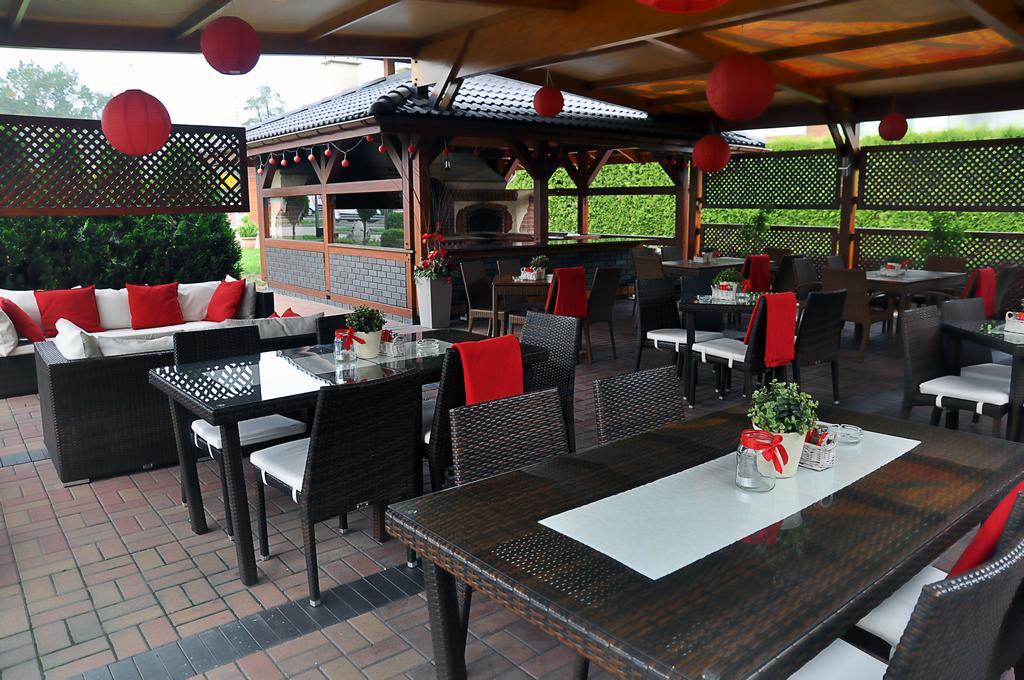 Ahotel Czechowice-Dziedzice Bagian luar foto